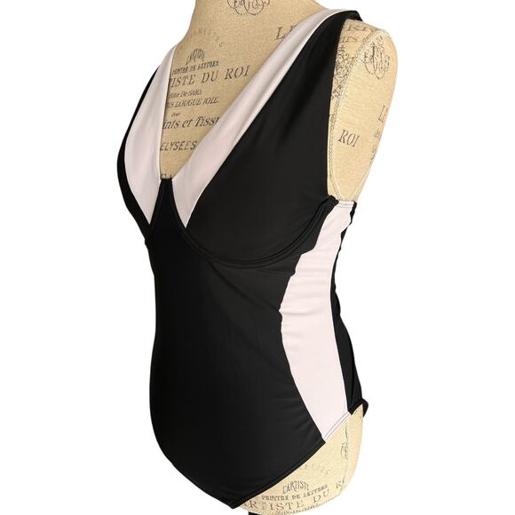 Women’s Black White Colorblock Underwire One Piece Swimsuit Adjustable Straps 2X - Picture 6 of 8